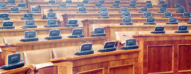 У клупама 98 напредњака, остатак партнерима са листе